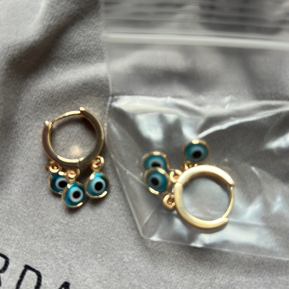 Jordan Road Eye Earrings - Picture 2 of 3